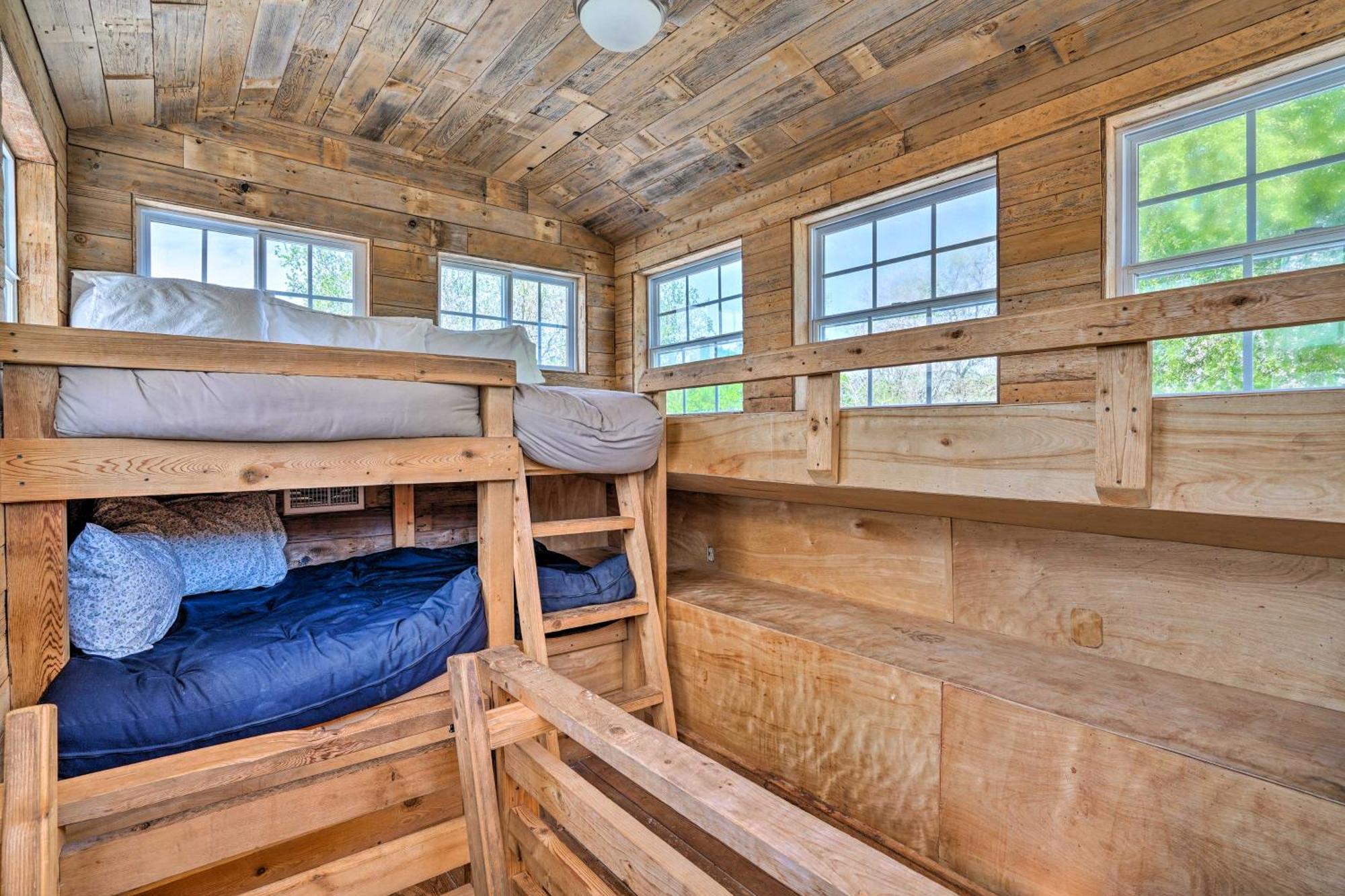 Waterfront Guadalupe River Lodge Home With Dock! Сегин Экстерьер фото