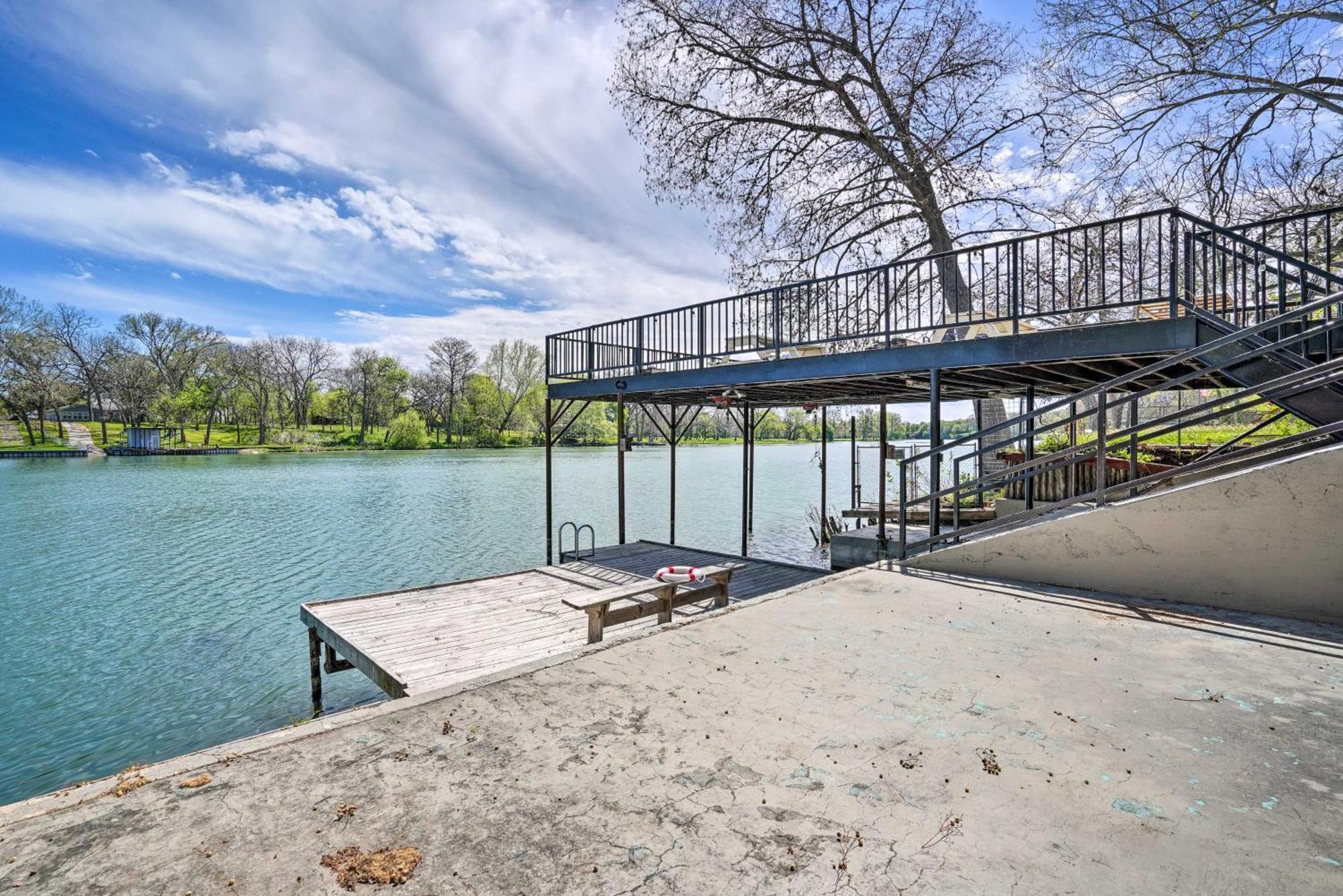 Waterfront Guadalupe River Lodge Home With Dock! Сегин Экстерьер фото