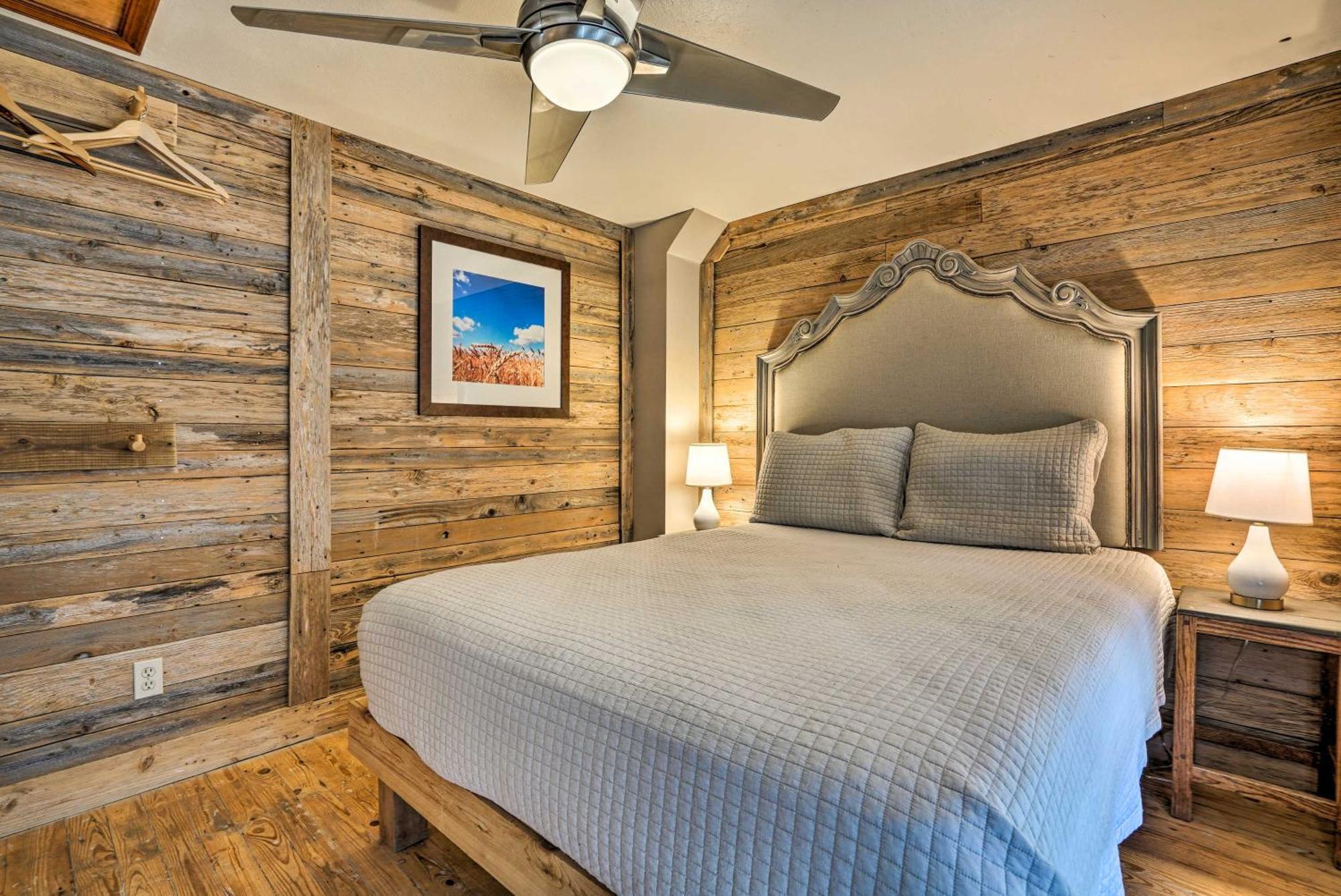 Waterfront Guadalupe River Lodge Home With Dock! Сегин Экстерьер фото