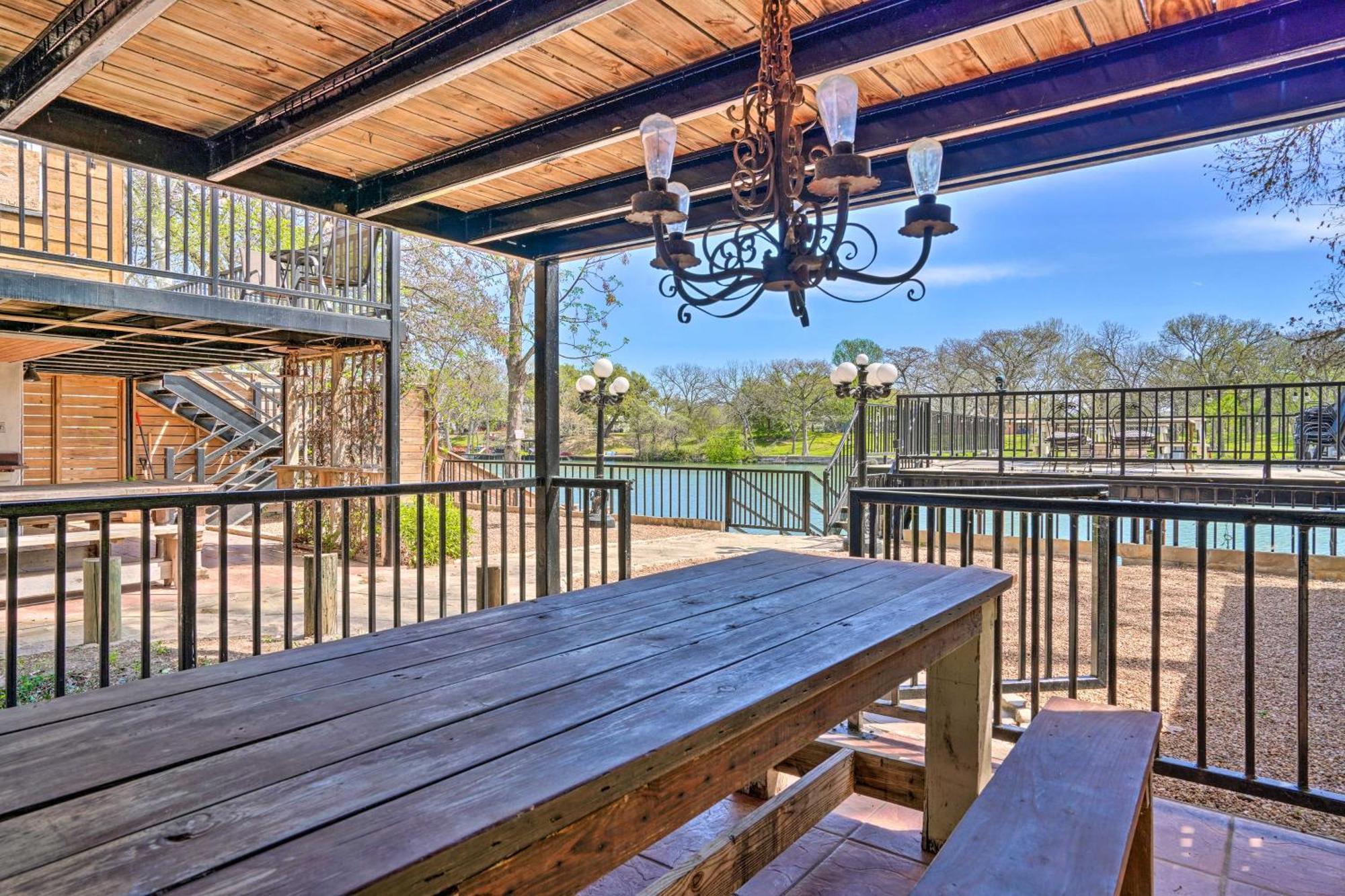 Waterfront Guadalupe River Lodge Home With Dock! Сегин Экстерьер фото